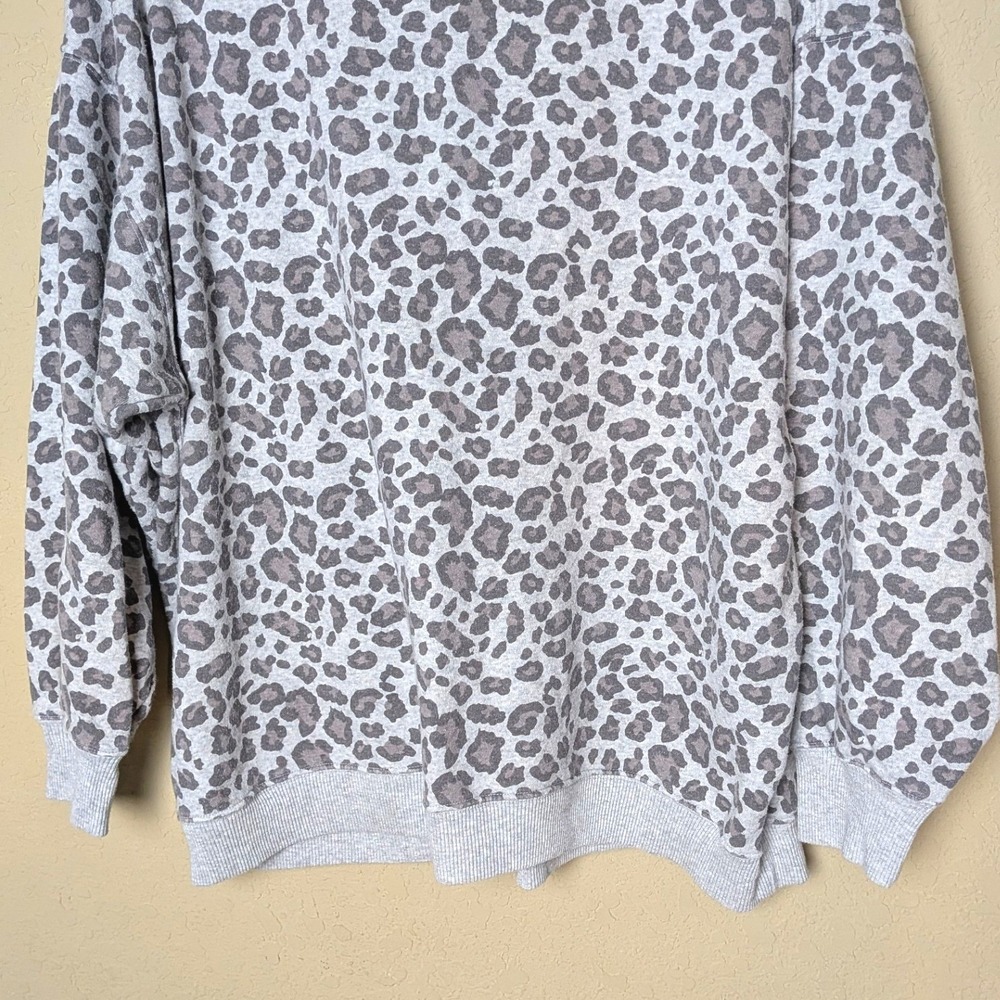 American Eagle Ahh-Mazingly Soft Gray Leopard Print Sweatshirt Sz S (Oversized) - Picture 3 of 7